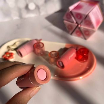 رژگونه دکمه ای