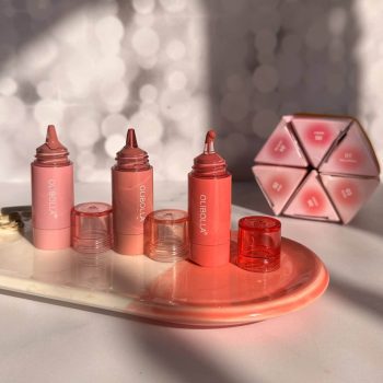 رژگونه دکمه ای